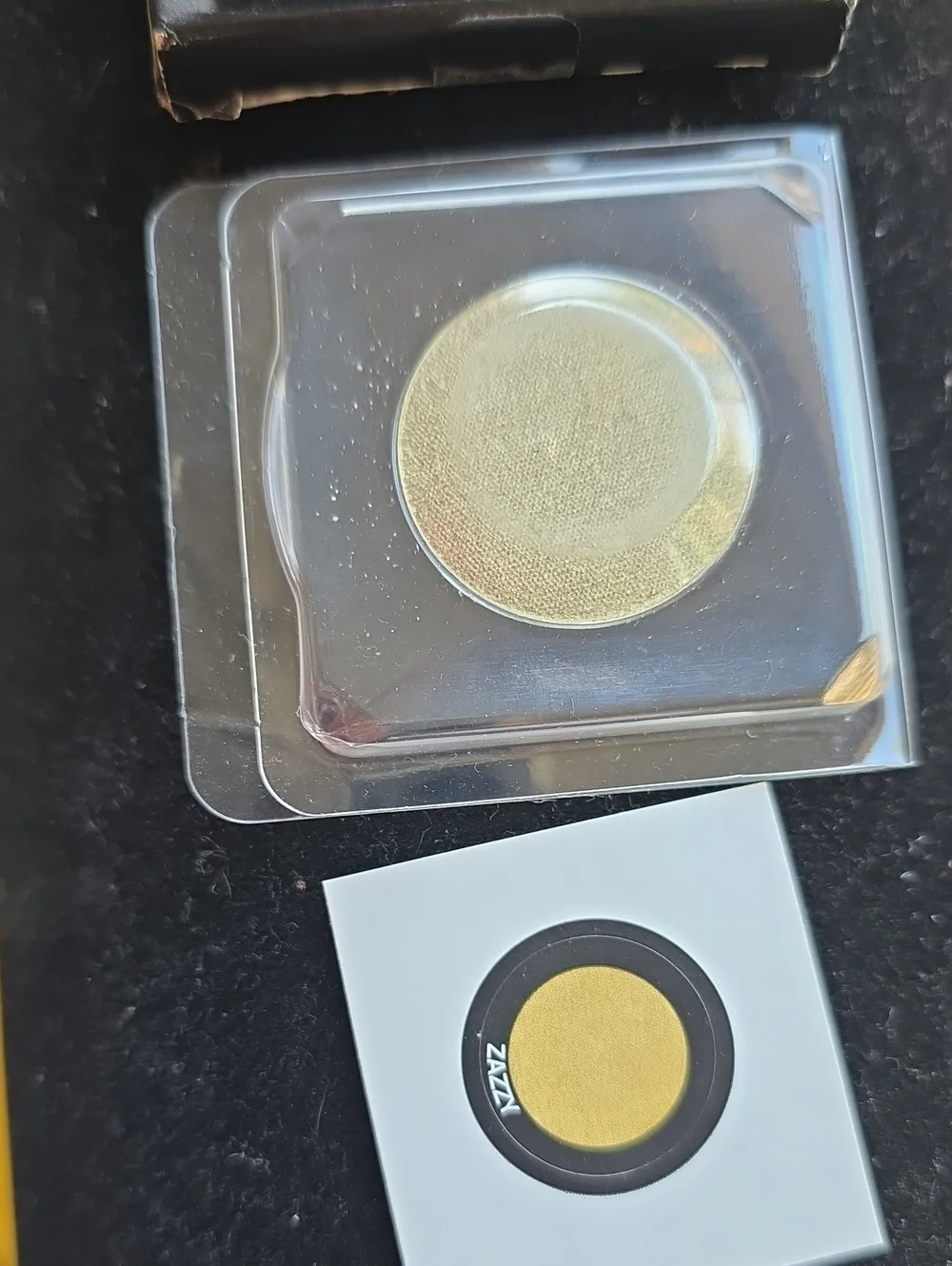 Younique Metallic Gold Pressed Pigment Pan - Shimmery Gold Shade